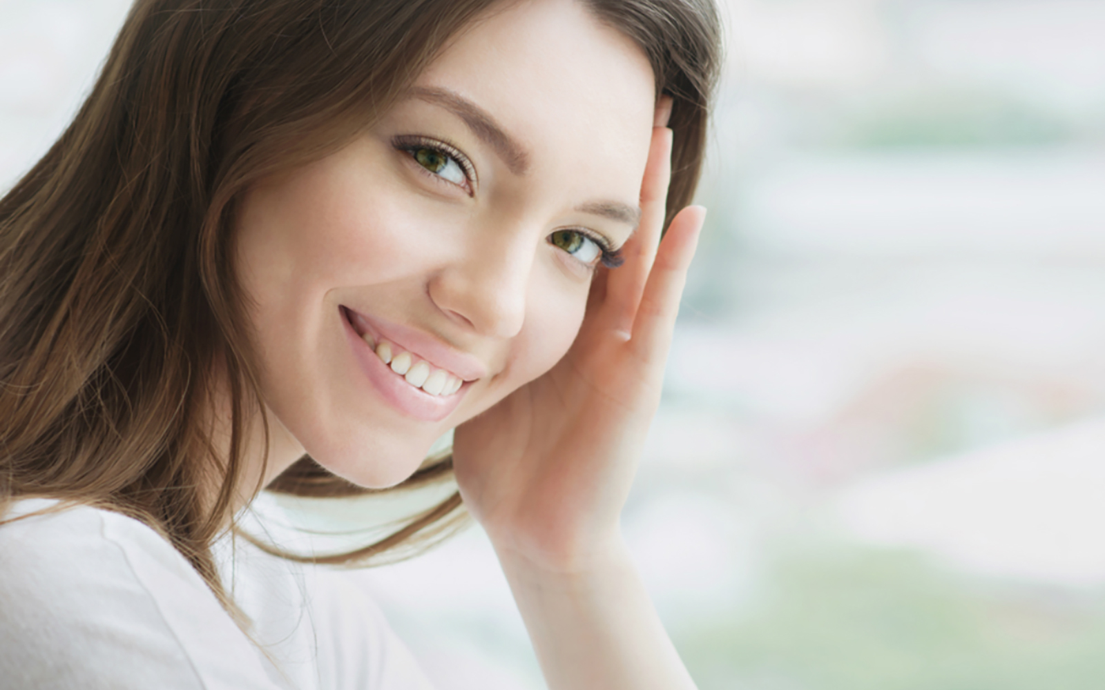 Cilt uygun yöntemle düzenli olarak temizlenmelidir. Su ve sabunla uzun süreli temas derinin doğal koruyucu tabakasının kaybına, kuruluğa neden olabileceği için cildin Ph değerine uygun, kokusuz, renksiz temizleyiciler kullanılmalıdır.